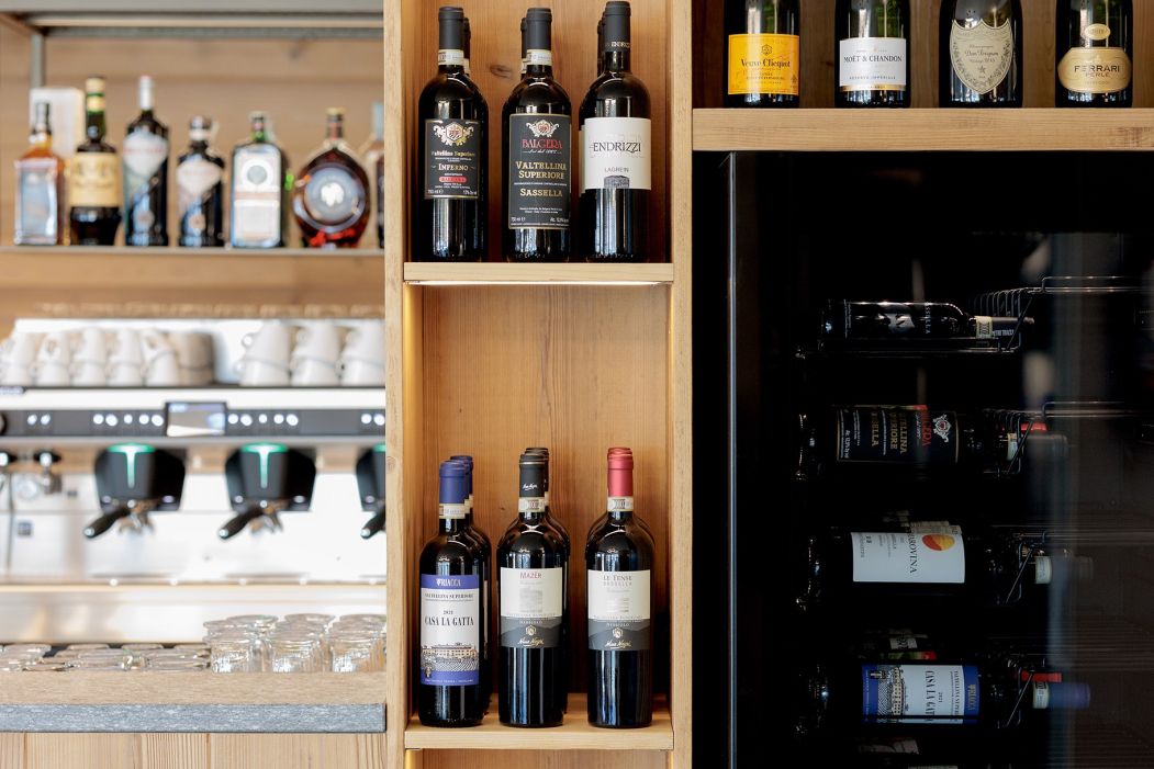 B&B Gallo Cedrone Arredamento su misura per B&B : dettaglio cantinetta vini