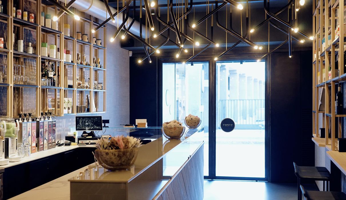 Taste Lounge Bar arredamento su misura per bar