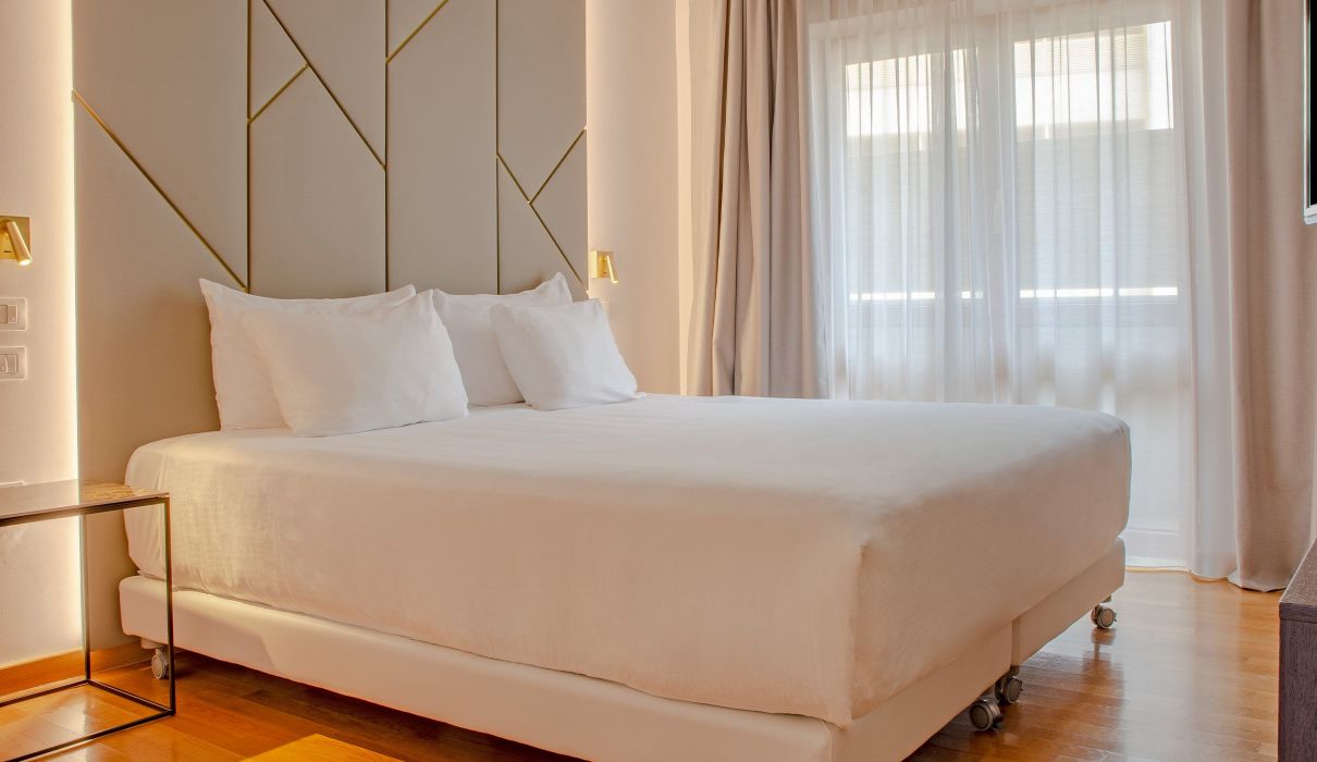 Custom-made hotel furniture: bedroom