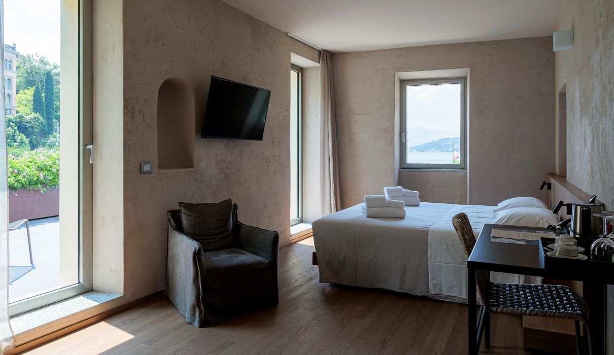 Custom-made hotel furniture: bedroom