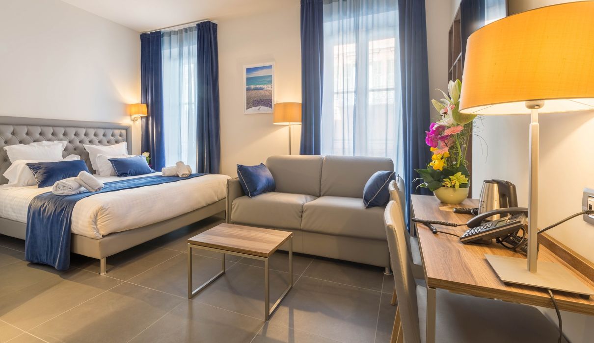 Hotel Nice Azur Riviera Arredamento su misura per alberghi : camera da letto