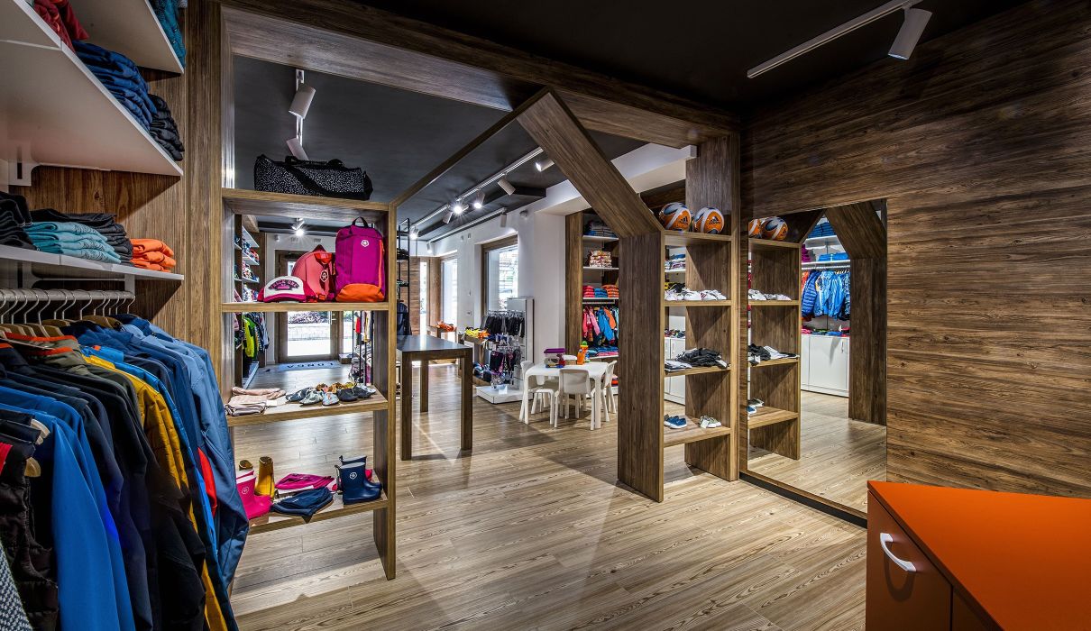 Longa Sport & Fashion Arredamenti su misura per negozi