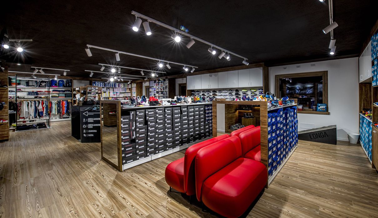 Longa Sport & Fashion Arredamenti su misura per negozi