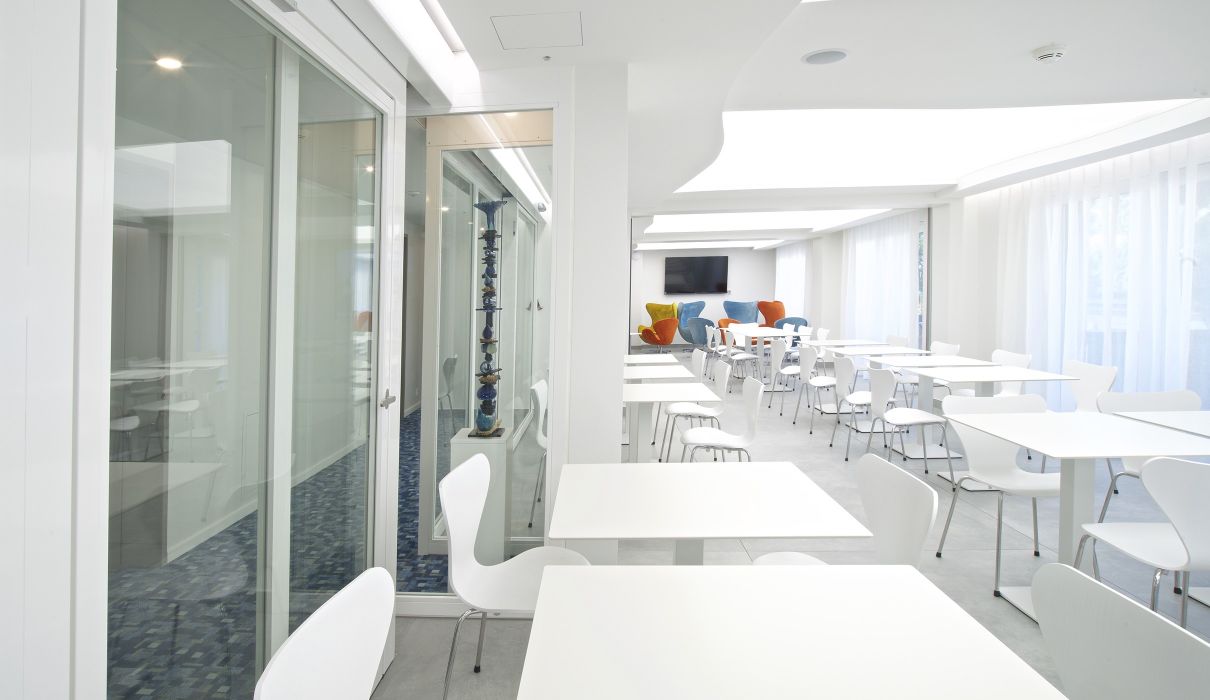 Hotel City Locarno Arredamento su misura per alberghi : sala colazione