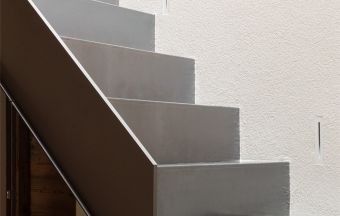 Arredamenti su misura per villa privata : dettaglio scala
