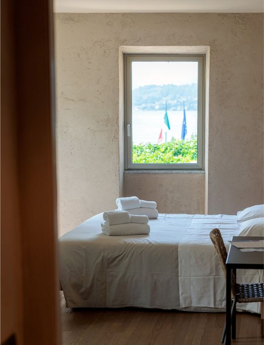 Custom-made hotel furniture: bedroom