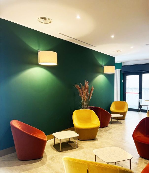 Qualis Lounge Bar arredamento su misura per bar