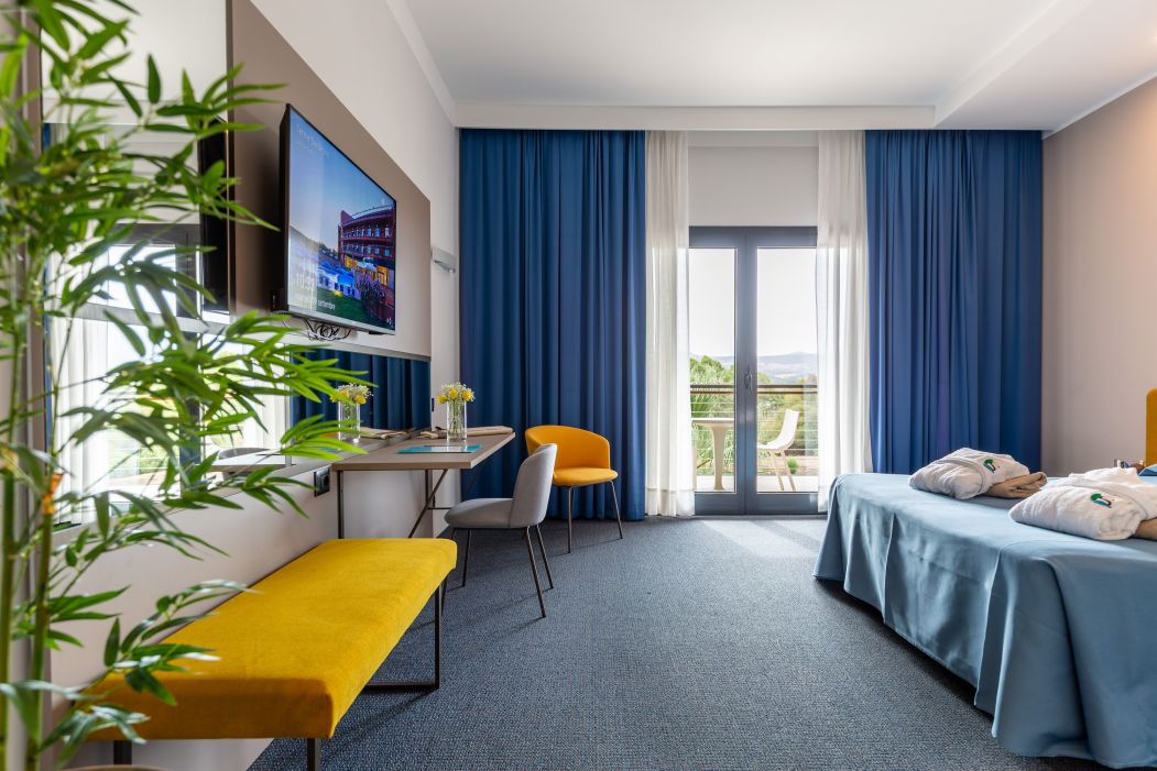 Custom-made hotel furnishings in an elegant modern style: bedroom