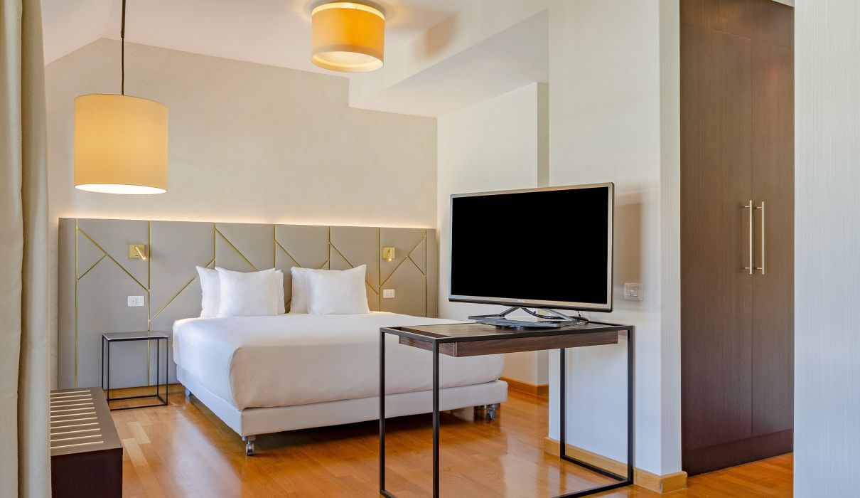 Custom-made hotel furniture: bedroom
