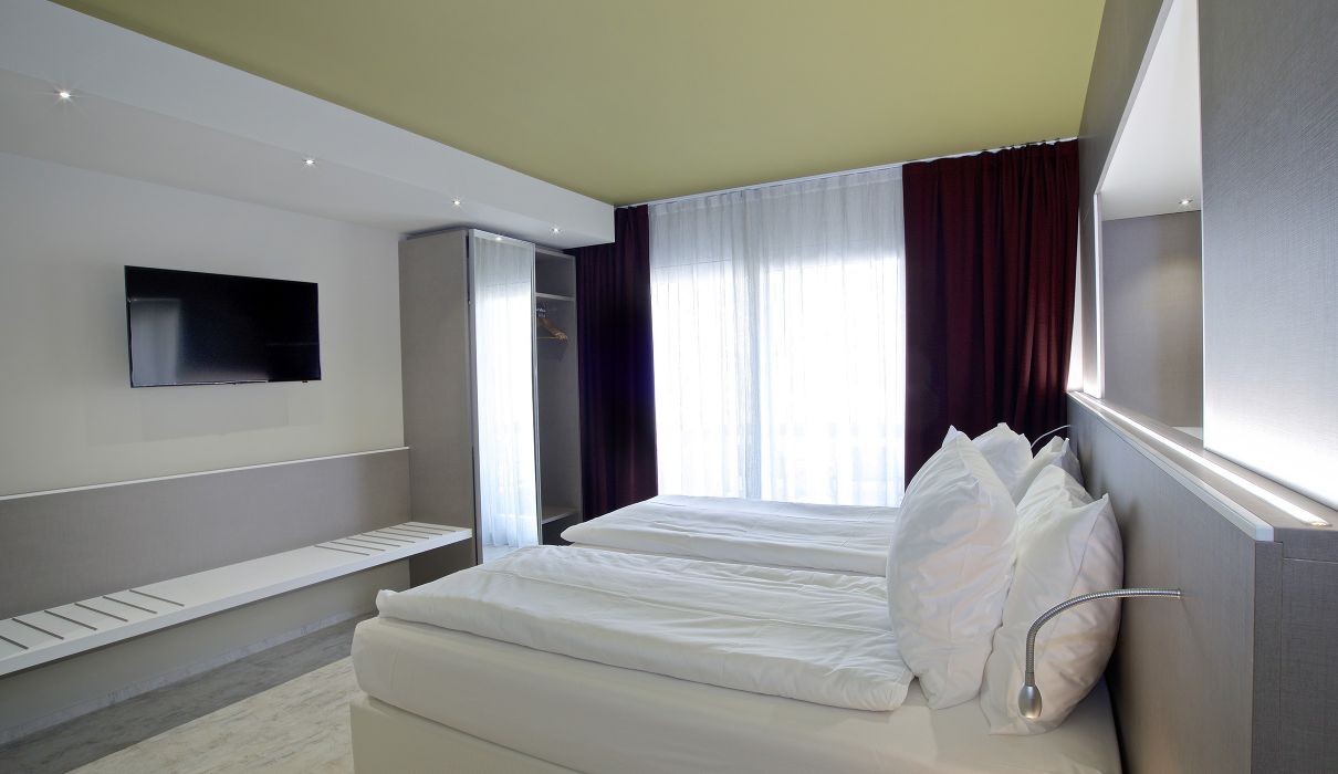 Hotel City Locarno*** Arredamenti per alberghi: camera d'albergo su misura moderna