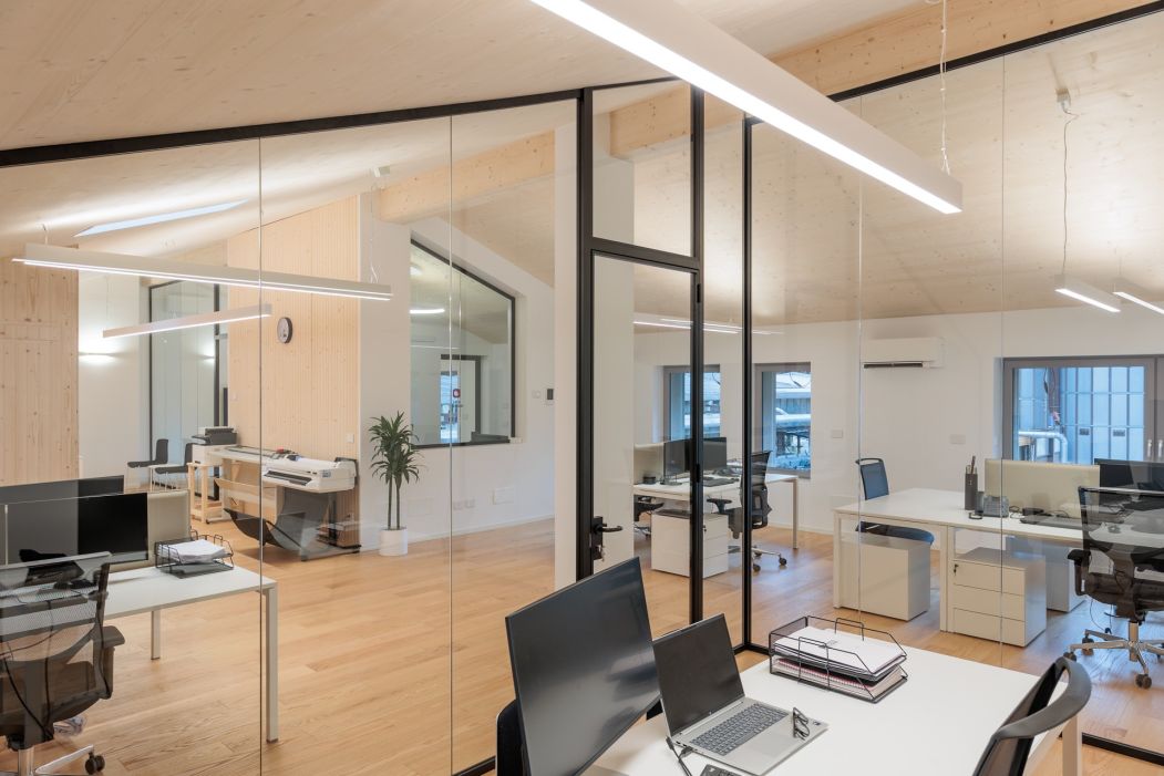 Rainoldi Legnami Custom office design: co-working space and glass partition wall