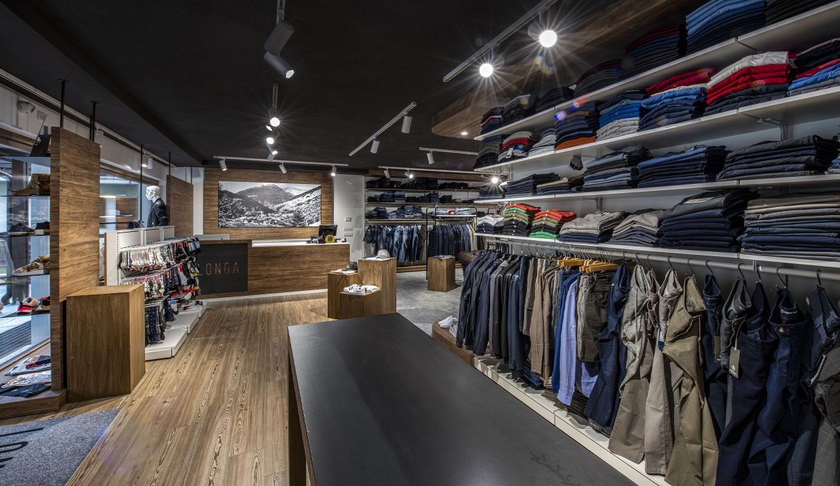 Longa Sport & Fashion Arredamenti su misura per negozi