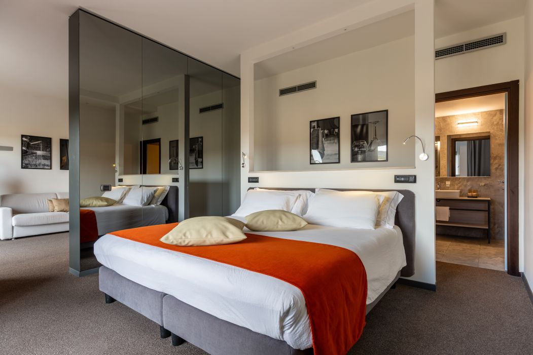 Custom-made hotel furnishings in an elegant modern style: bedroom