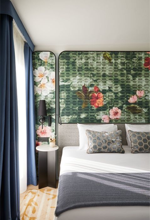 Hotel Indigo Arredamenti su misura per alberghi lusso : camera da letto, testata letto a fantasia floreale