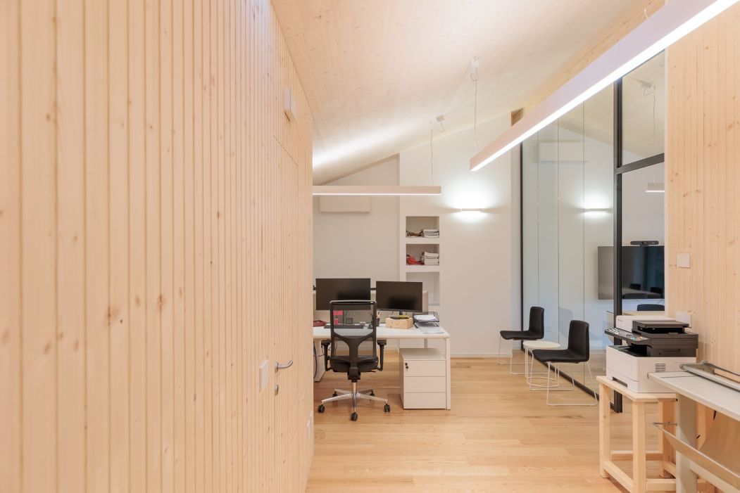 Rainoldi Legnami Custom office design: co-working space and wooden partition wall