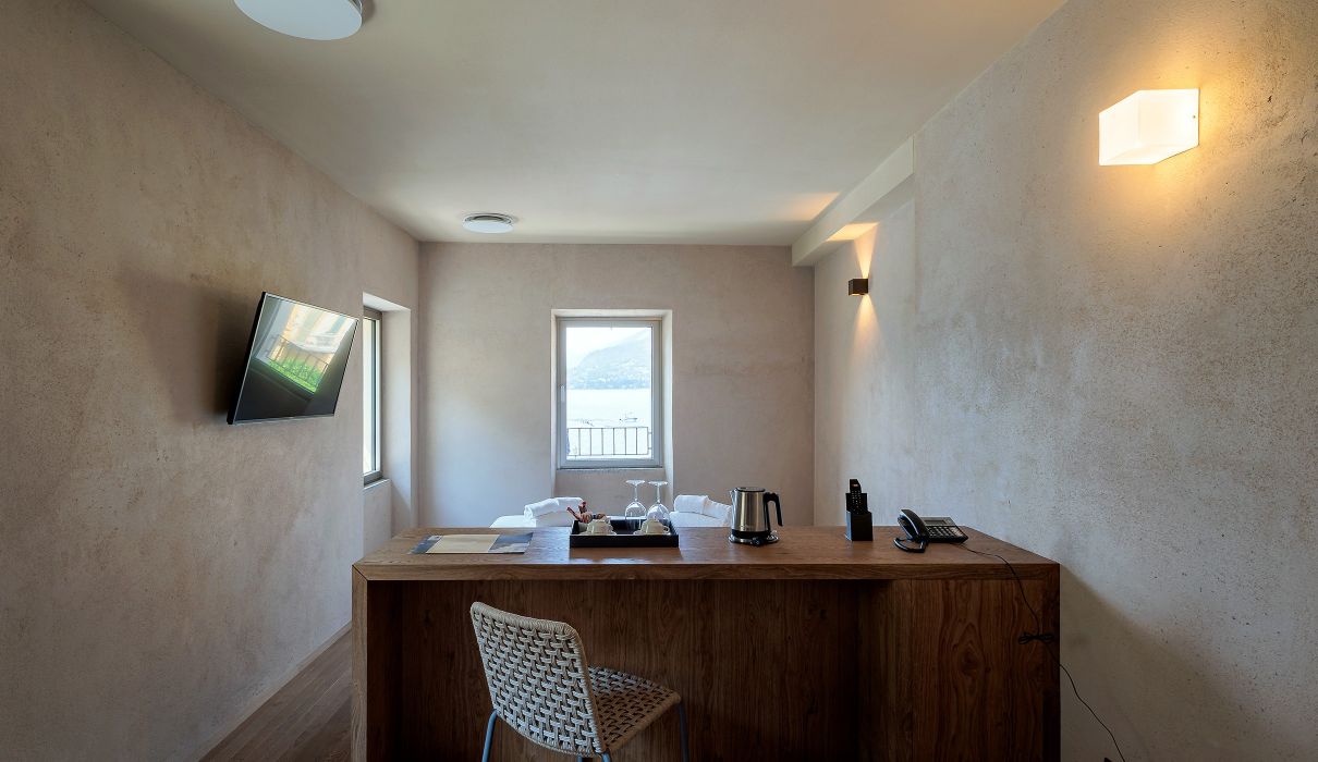 Custom-made hotel furniture: hall