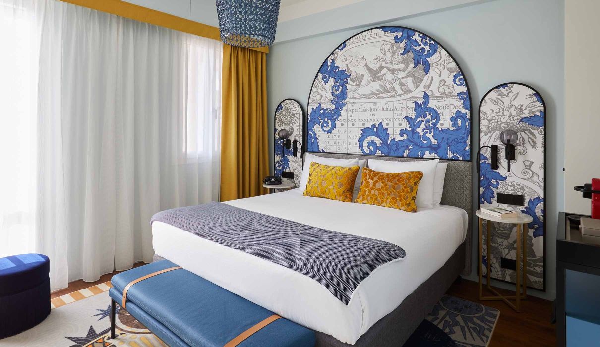 Hotel Indigo Arredamenti su misura per alberghi lusso : camera da letto, testata letto con fantasia personalizzata
