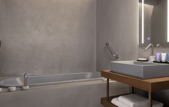 Custom-made furnishings for luxury hotels: suite bathroom