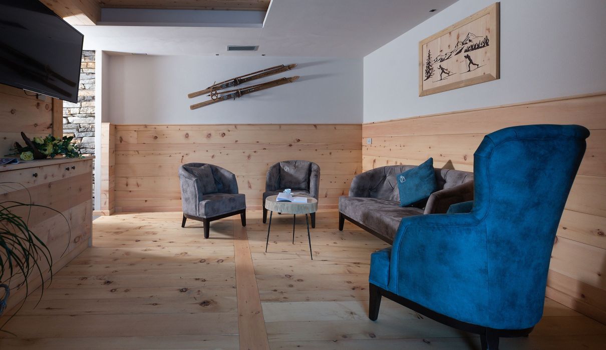 Custom-made furnishings for luxury mountain hotels: common area
