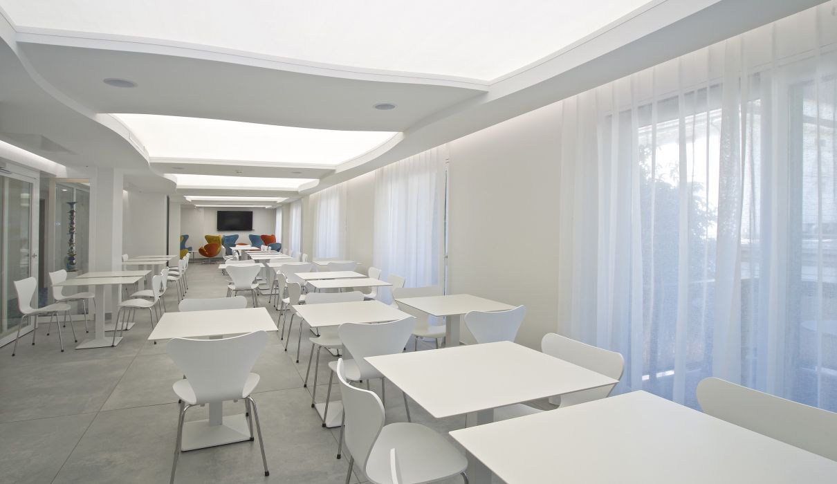 Hotel City Locarno Arredamento su misura per alberghi : sala colazione