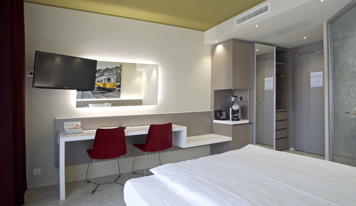 Hotel City Locarno Arredamento su misura per alberghi : camera da letto