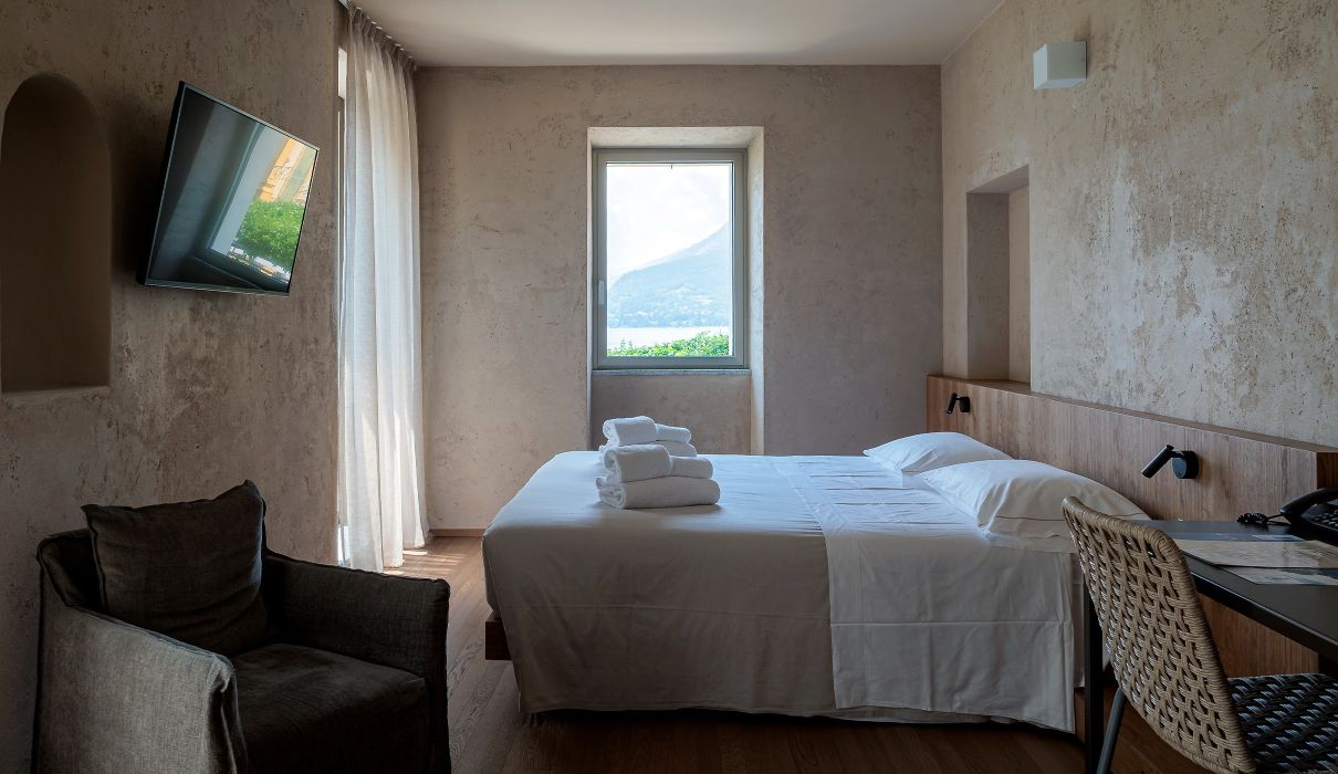 Custom-made hotel furniture: bedroom