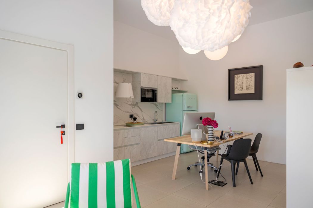 One_Off Solution Customized office construction: kitchen and common area