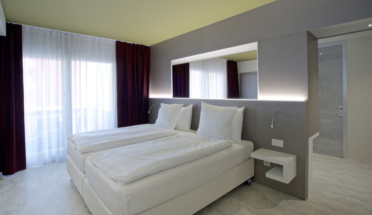 Hotel City Locarno Arredamento su misura per alberghi : camera da letto