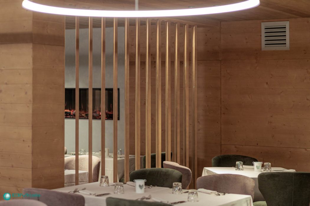 Hotel Andossi Custom-made hotel furniture: restaurant area