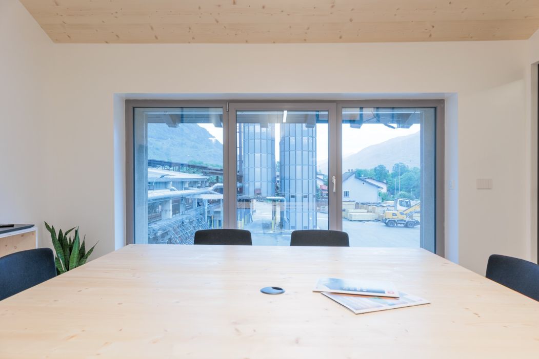 Rainoldi Legnami Custom office design: meeting room details