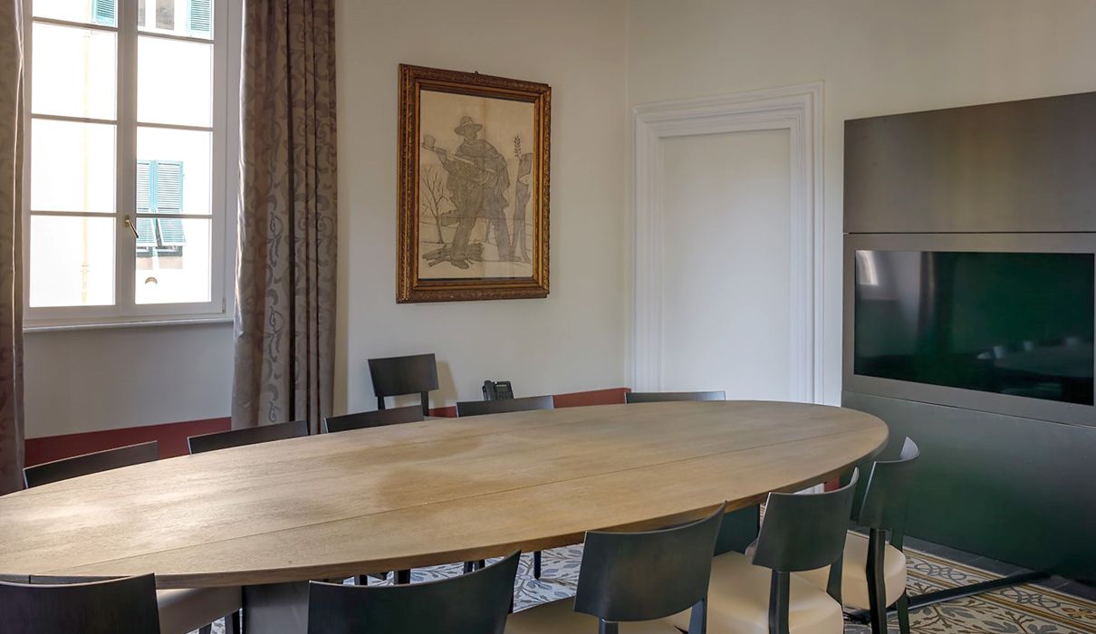Custom made hotel furniture : meeting room