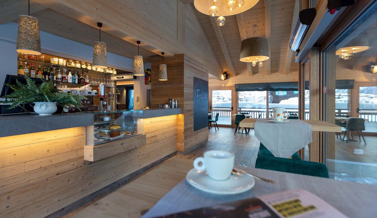 Custom-made furnishings for luxury mountain hotels: breakfast area