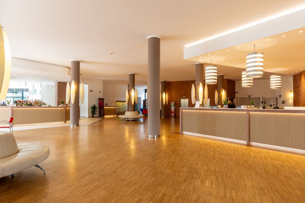 Custom-made hotel furnishings in an elegant modern style: reception
