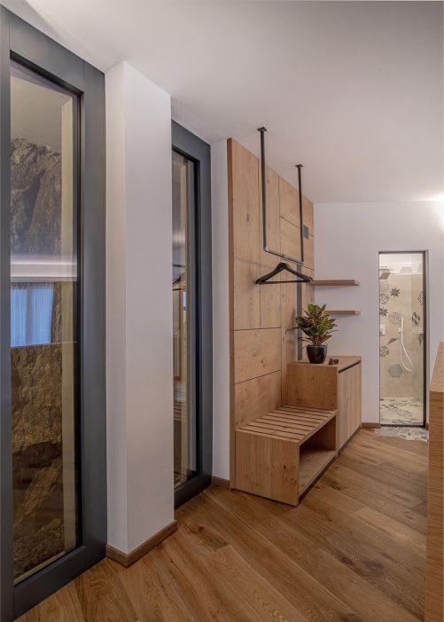 Ca' Rossa Suite & Breakfast**** Arredamenti per alberghi su misura: zona guardaroba con armadiatura a vista