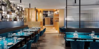 Sala ristorante - sushi restaurant kanto 2.0 Lecco - panca su misura in velluto verde petrolio