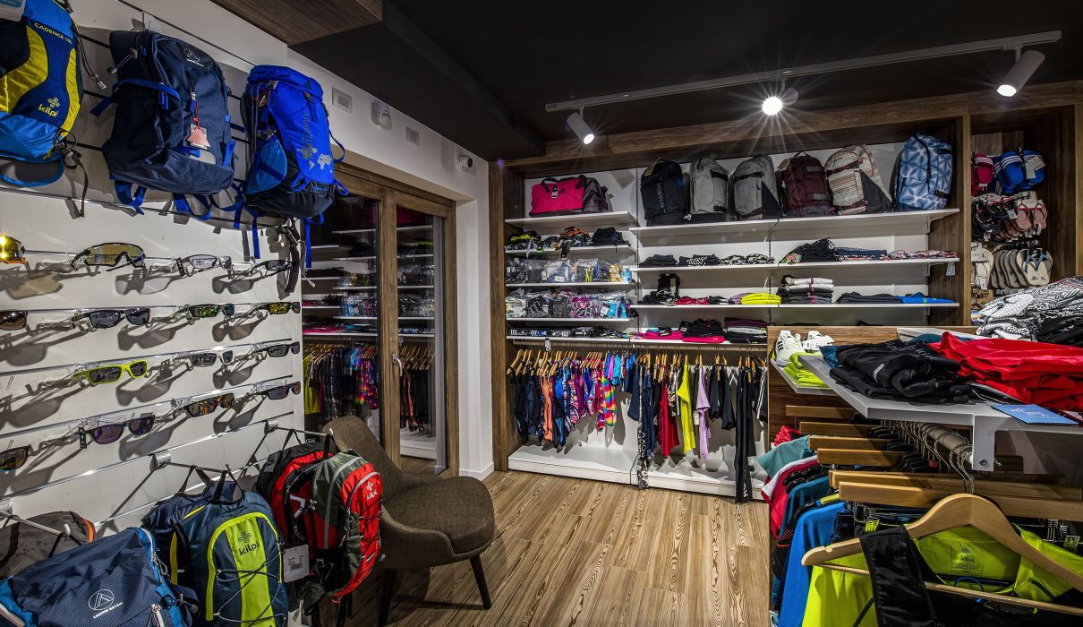 Longa Sport & Fashion Arredamenti su misura per negozi