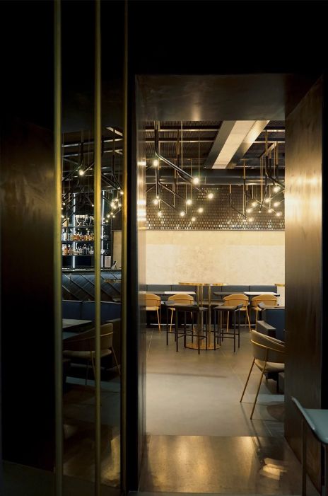 Taste Lounge Bar arredamento su misura per bar