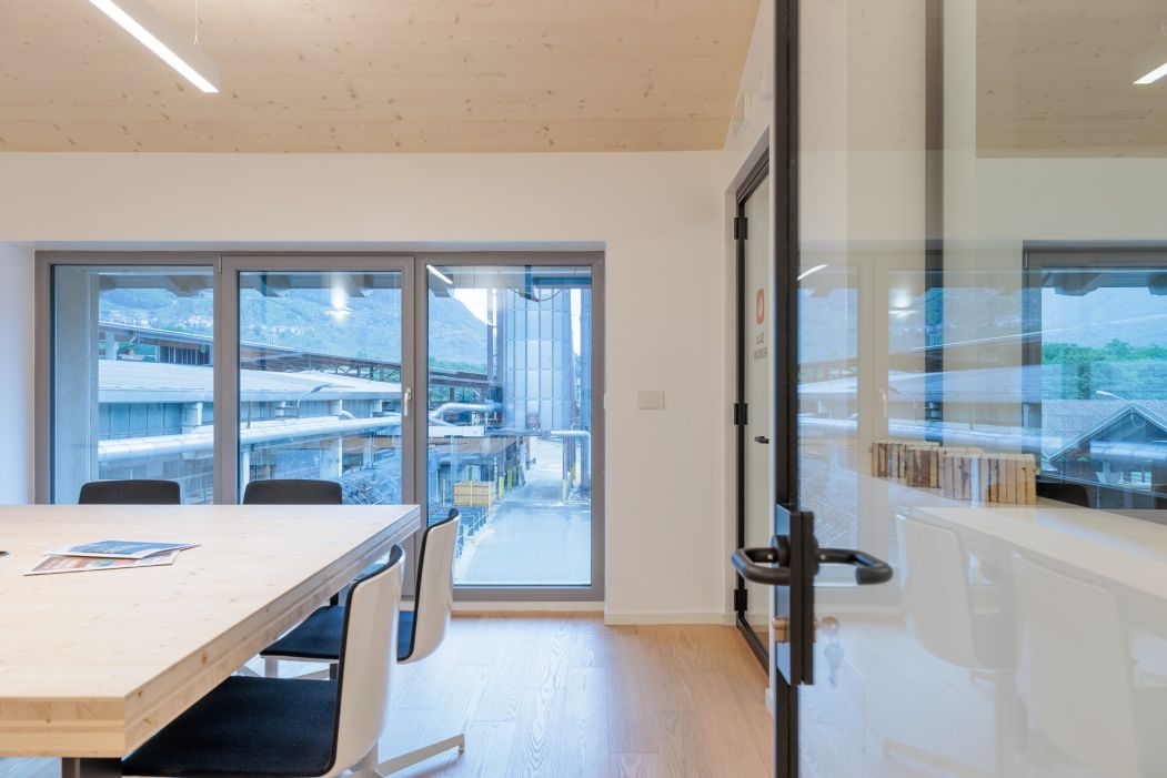 Rainoldi Legnami Custom office design: meeting room details