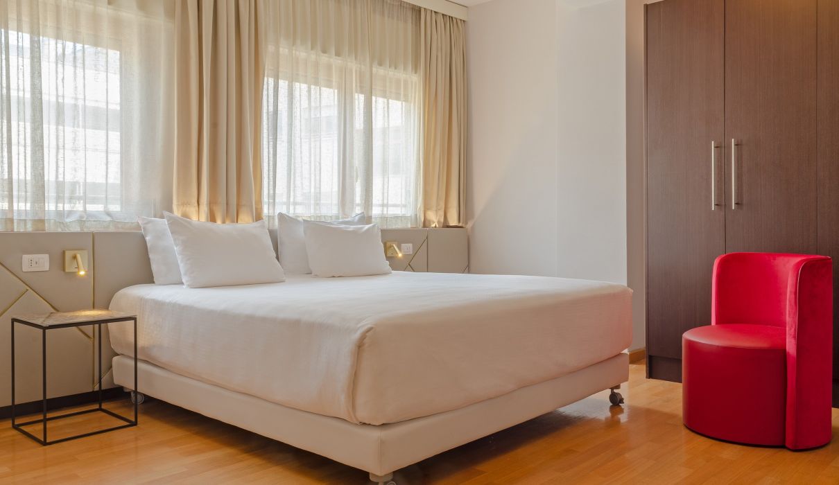 Custom-made hotel furniture: bedroom